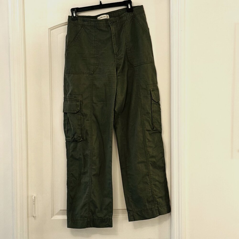 Abercrombie green cargo pants. Size 29/8 - Picture 2 of 7